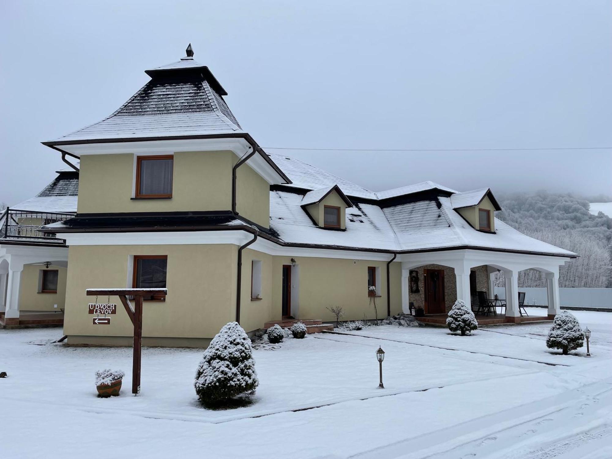 Penzion U Dvoch Levov Oravsky Podzamok Exteriér fotografie