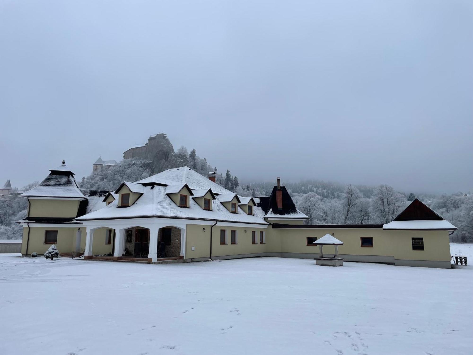 Penzion U Dvoch Levov Oravsky Podzamok Exteriér fotografie
